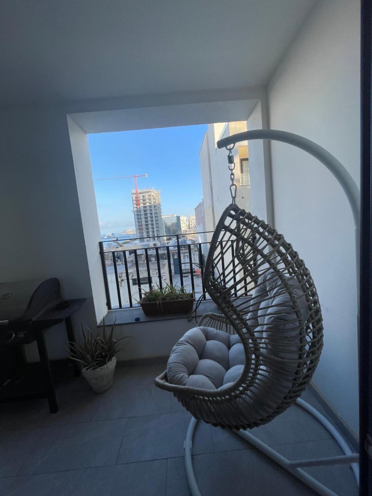 Spacious Seaview Sliema Apt, Steps From Valletta Ferry Экстерьер фото