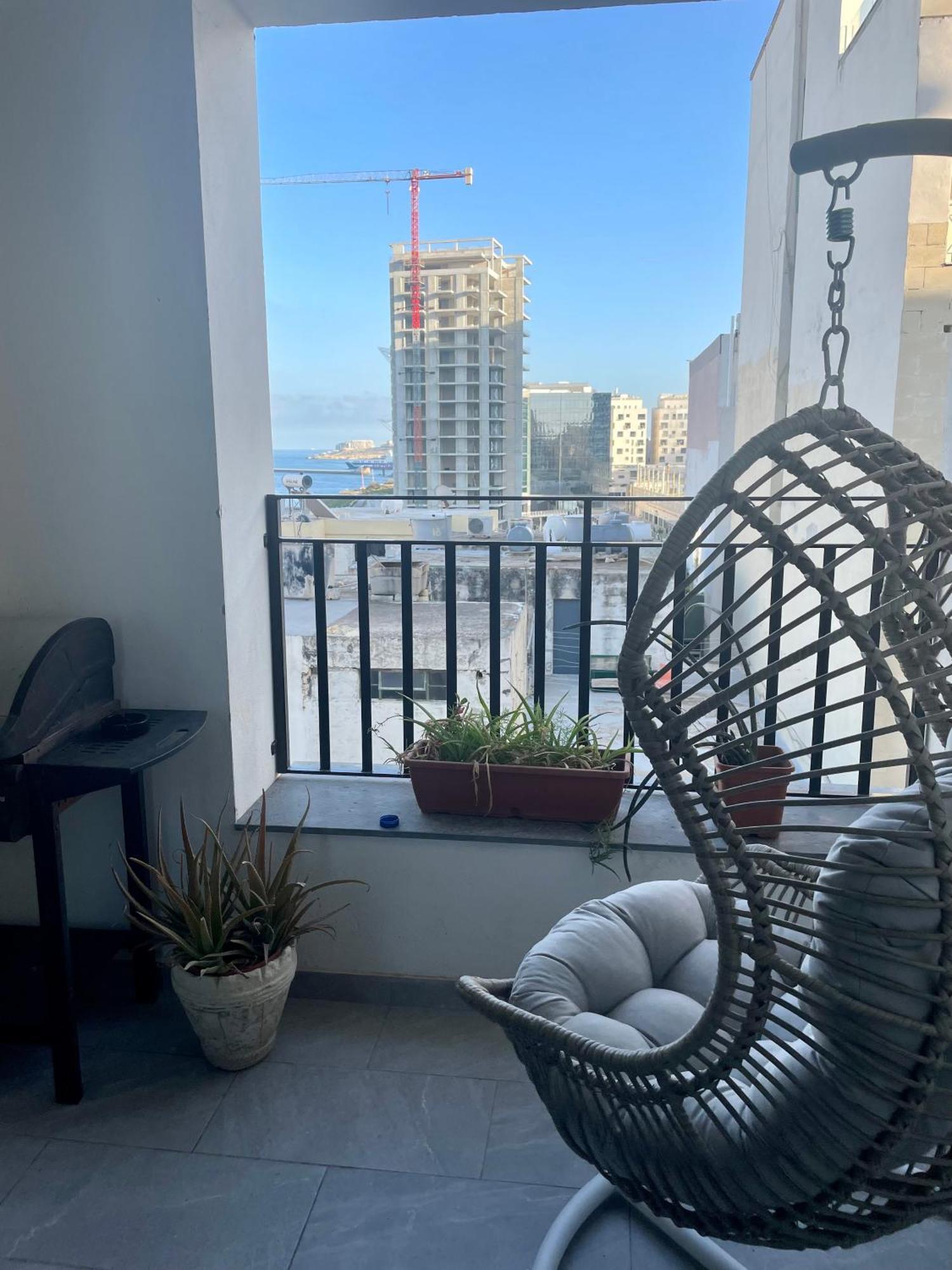 Spacious Seaview Sliema Apt, Steps From Valletta Ferry Экстерьер фото