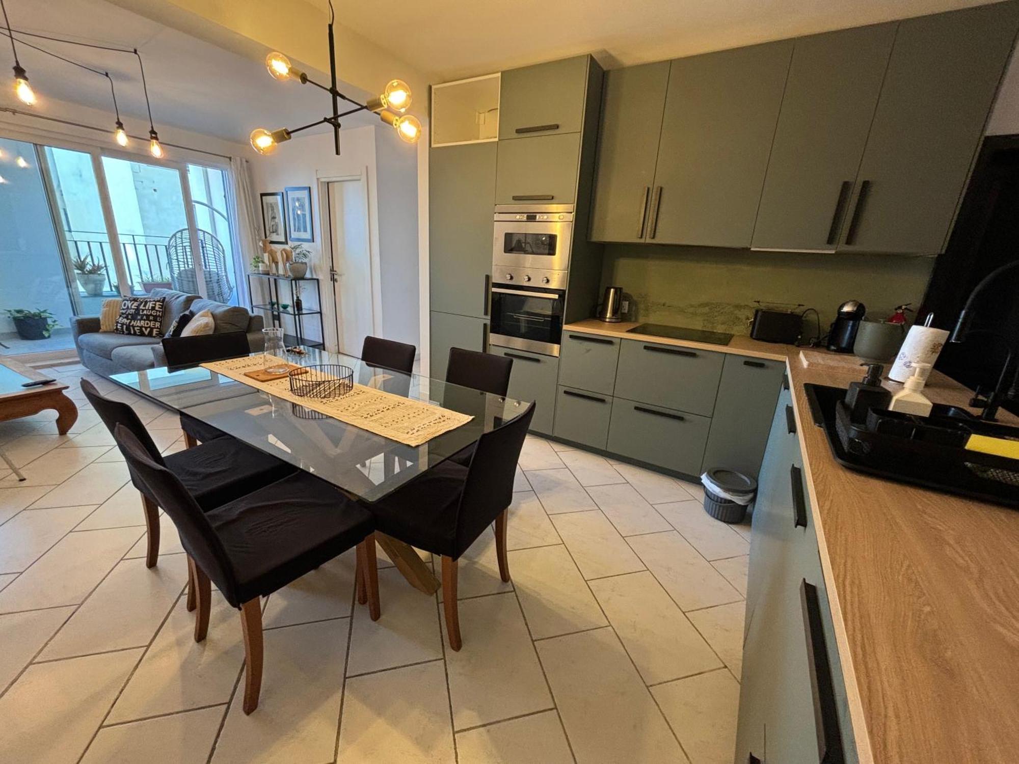 Spacious Seaview Sliema Apt, Steps From Valletta Ferry Экстерьер фото