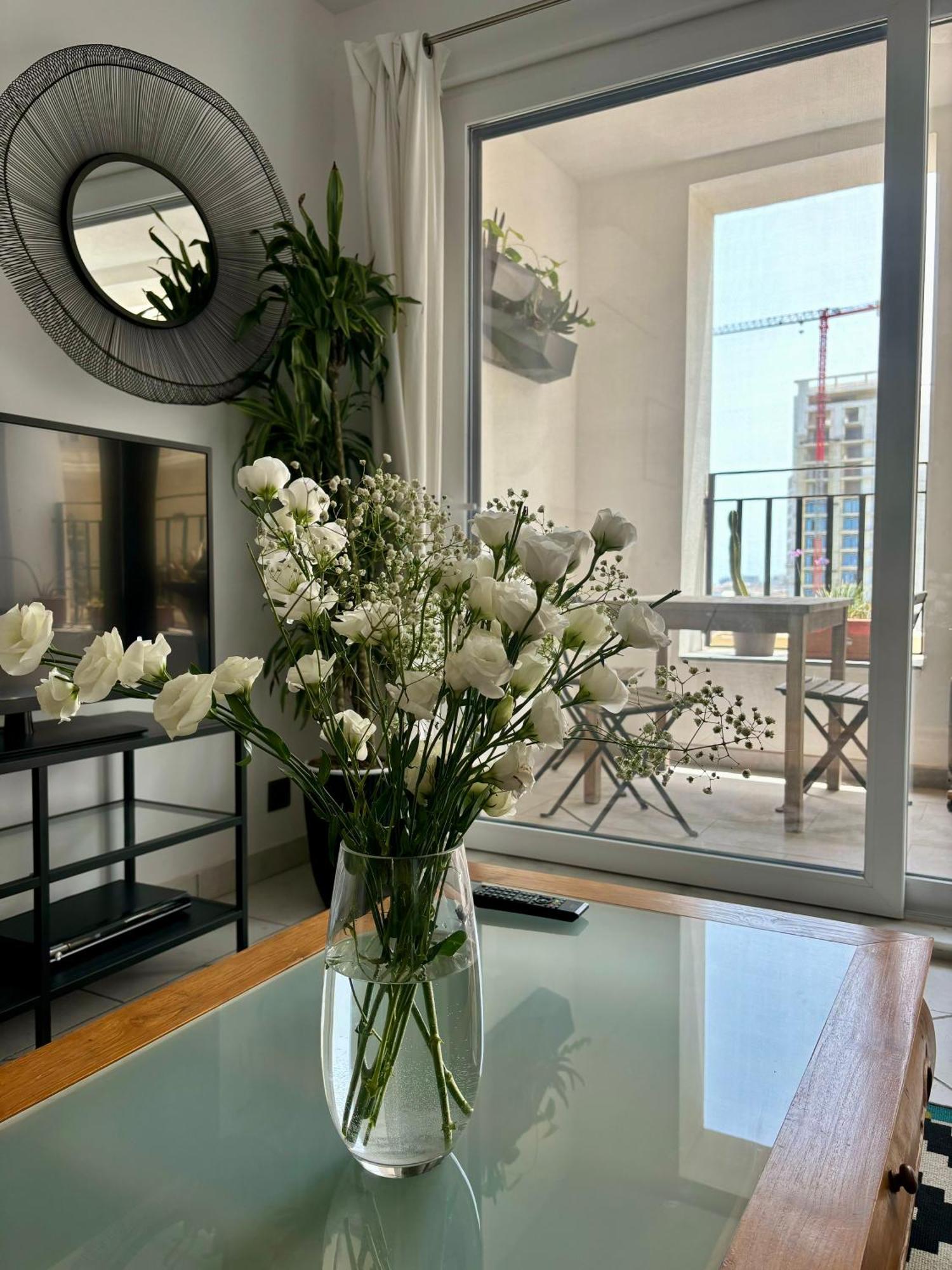 Spacious Seaview Sliema Apt, Steps From Valletta Ferry Экстерьер фото