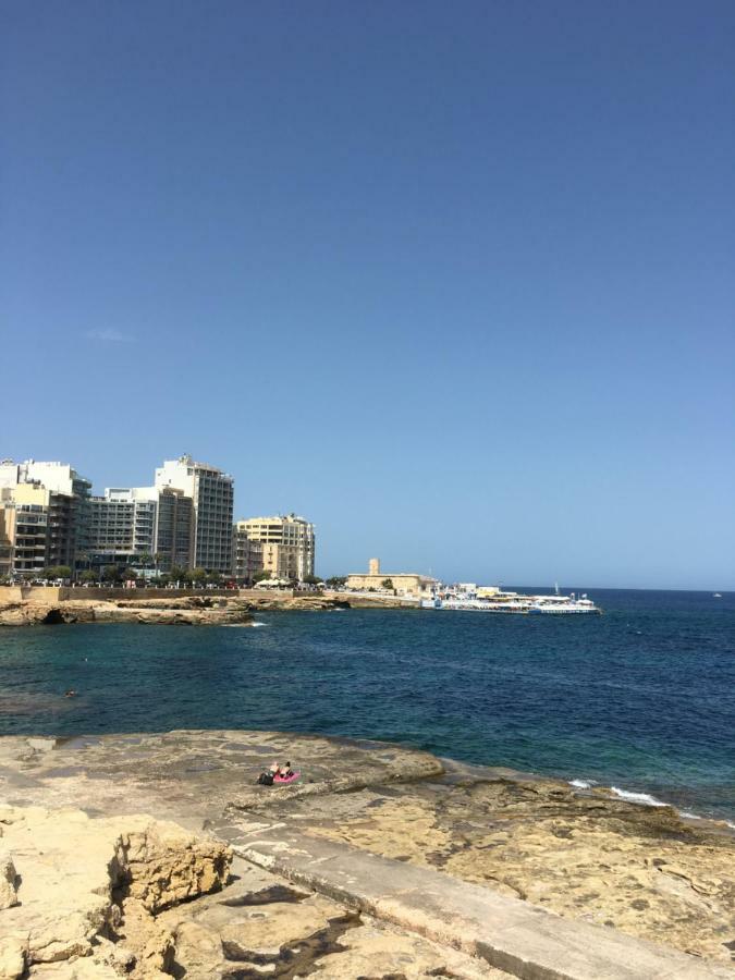 Spacious Seaview Sliema Apt, Steps From Valletta Ferry Экстерьер фото